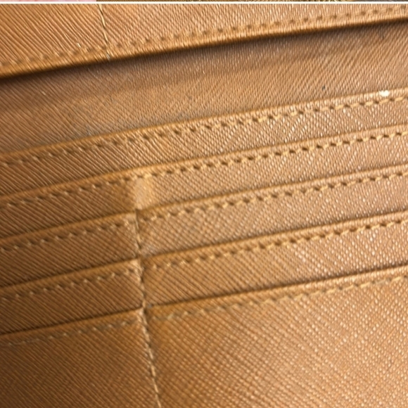 Michael Kors Beige Wallet - Picture 6 of 16